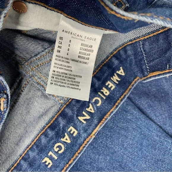 American Eagle High Rise Mom Jeans - Picture 3 of 9